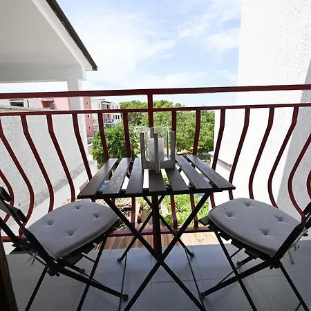 Calm And Stylish With Balcony 招待所 罗维尼