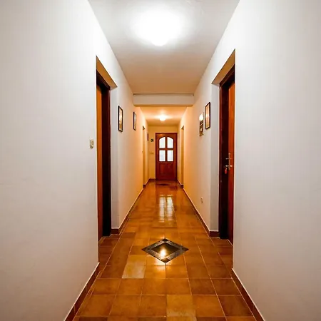 Calm And Stylish With Balcony Rovinj