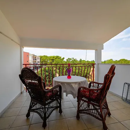 Calm And Stylish With Balcony 招待所 罗维尼