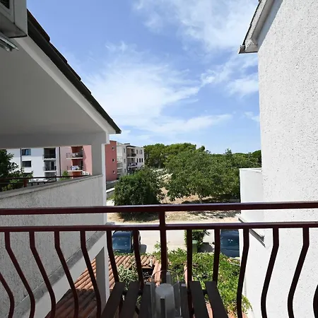 Calm And Stylish With Balcony Rovinj