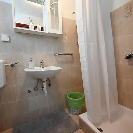 Calm And Stylish With Balcony Guest house