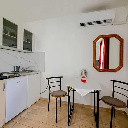 Guest house Calm And Stylish With Balcony