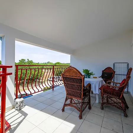 Calm And Stylish With Balcony